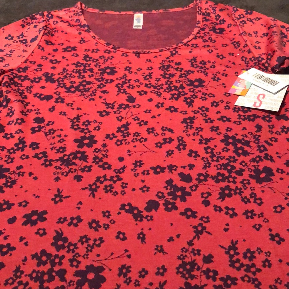 Lularoe Small Classic T